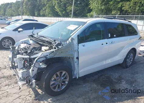 2024 Toyota Sienna Xle z USA, uszkodzony, nr VIN 5TDYRKEC2RS187596